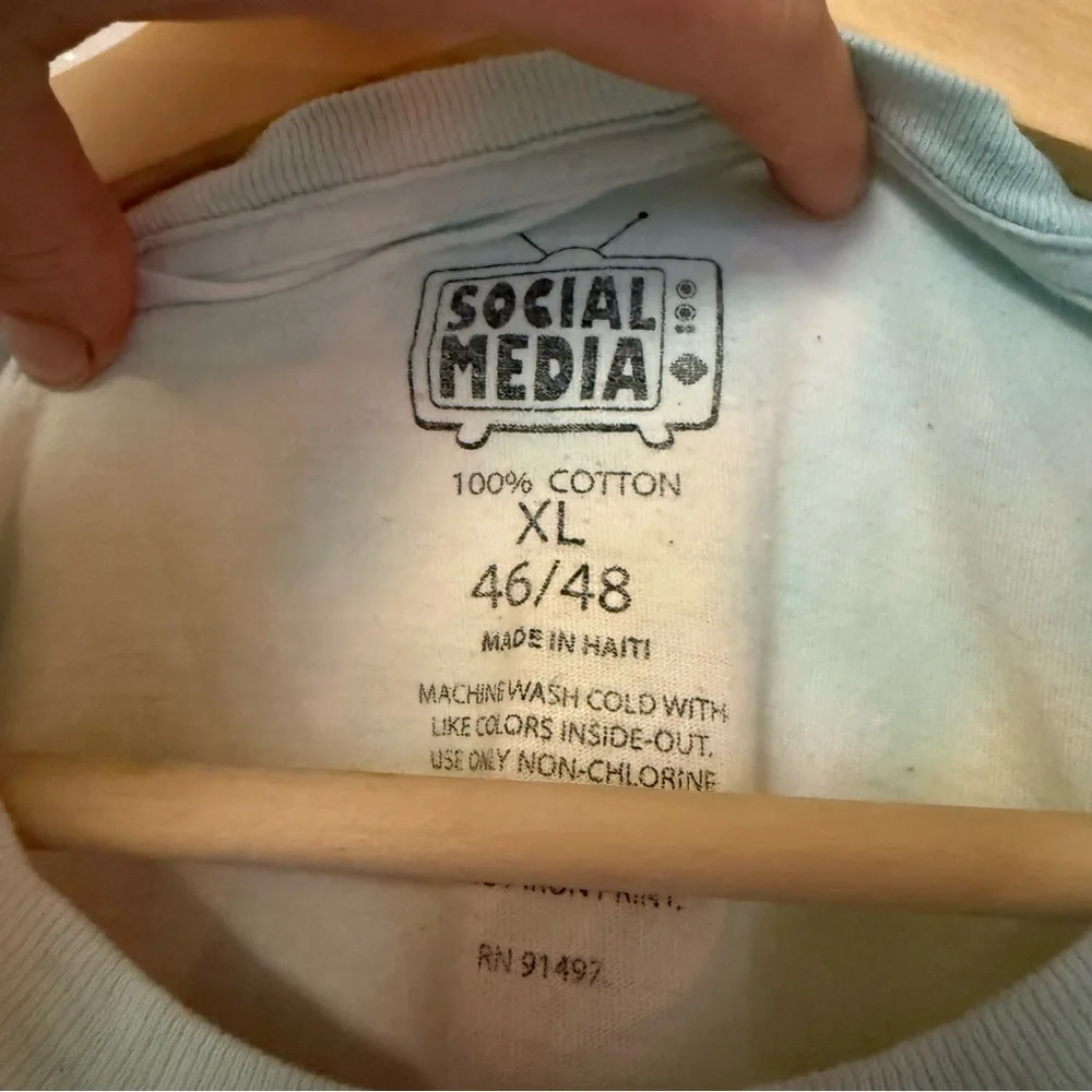 Tie-Dye Cat Graphic T-Shirt | Concert Festival Tee 🧺 - Picture 3 of 6